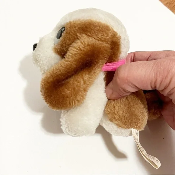 Vintage 1980’s Hound Dog Brown & white Hush Puppies Dog Stuffed Plush. Size 4" - Picture 2 of 10